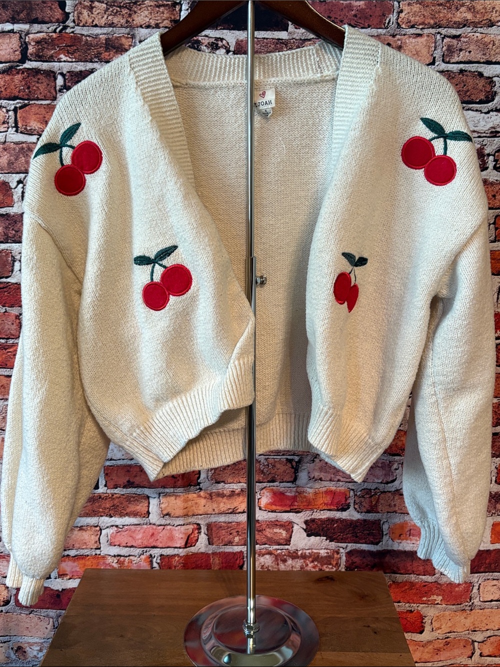 IJOAH Cream Red Cherry-Appliqué Cropped Cardigan Sweater Size Small